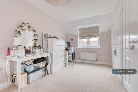 Bedroom With Fitted Cupboards