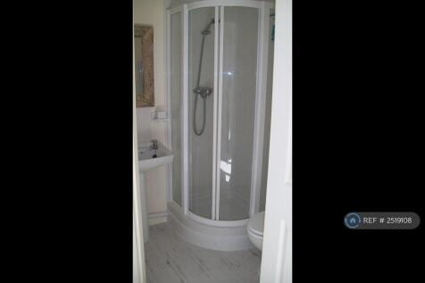 Ensuite Shower In Main Bedroom