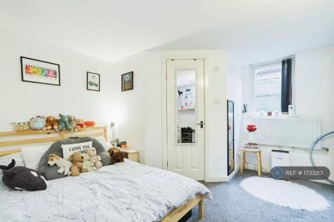 Basement Bedroom &amp; On Suite