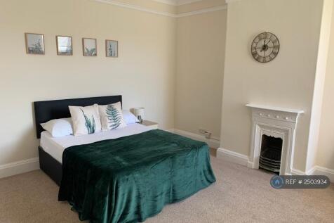 Room 4 - Available
