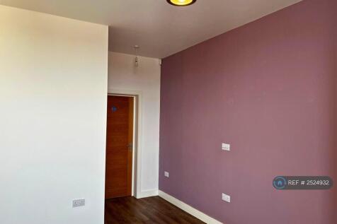 Master Bedroom With Ensuite Bathroom
