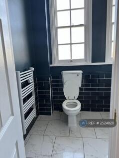 1/2 Bathroom Pic
