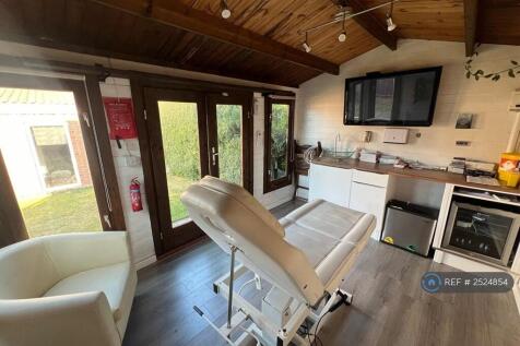Summer House/Salon