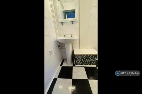 Room 6 - Ensuite Shower Room