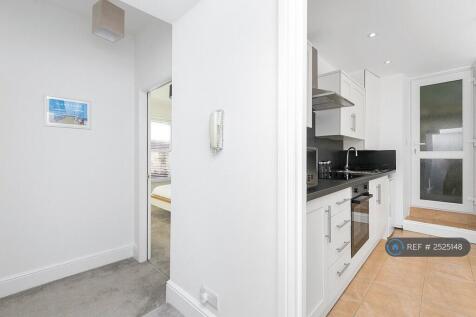 Kitchen / Hallway 