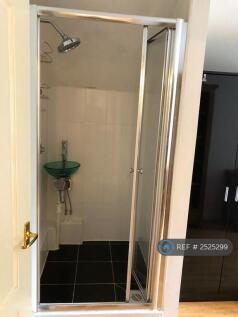 Shower In Single Bedroom