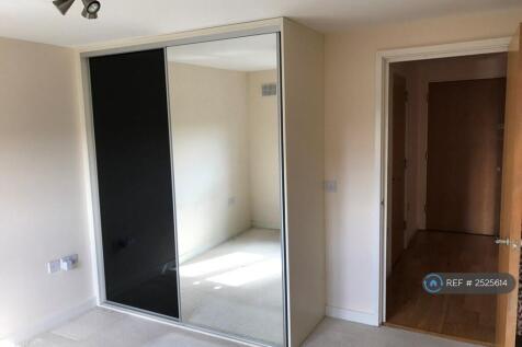 Bedroom Entrance &amp; Fitted Wardrobe
