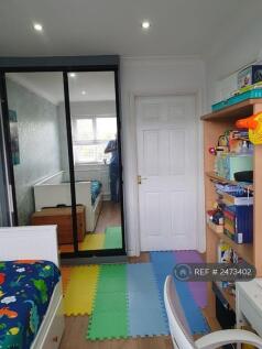 Bedroom 2 (Ensuite)