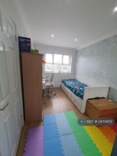 Bedroom 2 (Ensuite)