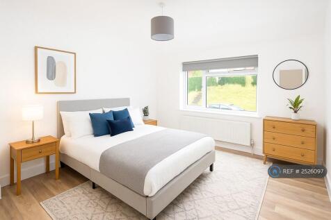 Main Double Bedroom 