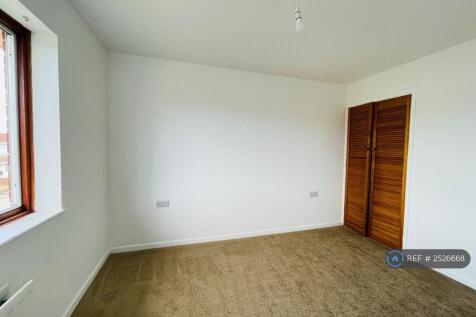 Bedroom 1 Wardrobe