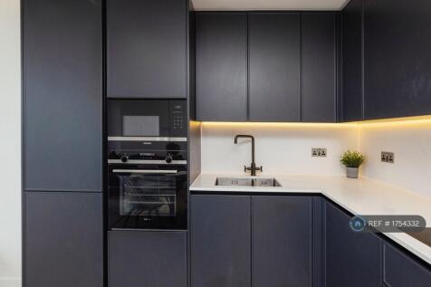 Modern  Fully Fitted Integrated Kitchen