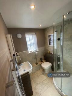 Master Bedroom En-Suite 