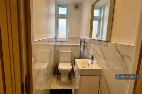 Bathroom Communal 