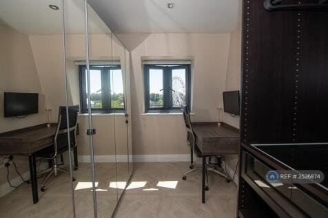 Walk In Wardrobe / Study