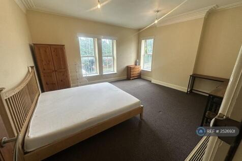 Room 5 (£585.00pcm/£135pcw)
