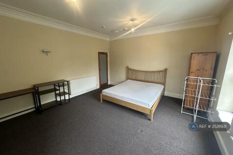 Room 5 (£585.00pcm/£135pcw)