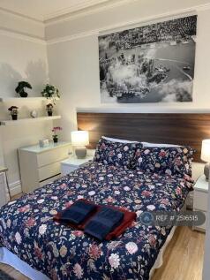 Large Bright Spacious Double Bedroom