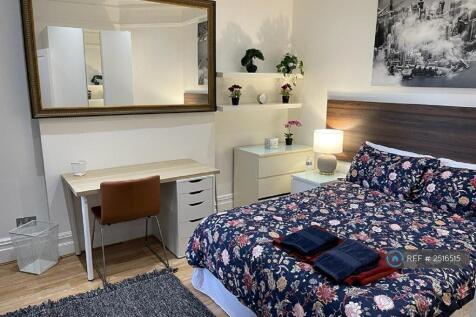 Large Bright Spacious Double Bedroom