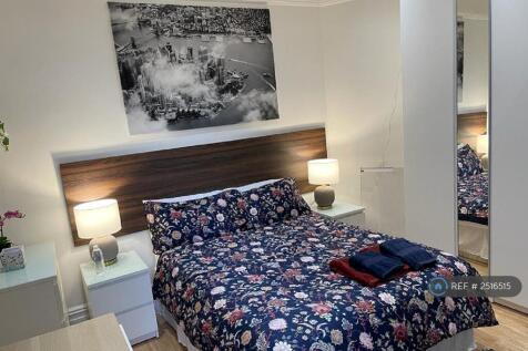 Large Bright Spacious Double Bedroom