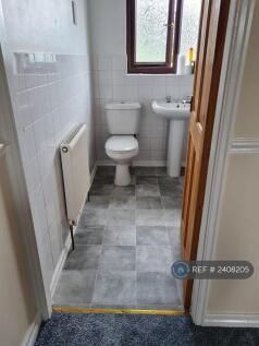 Upstairs Bathroom 
