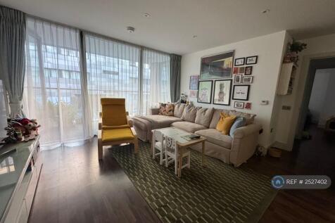 Reception Room With Large Sofa-Bed 
