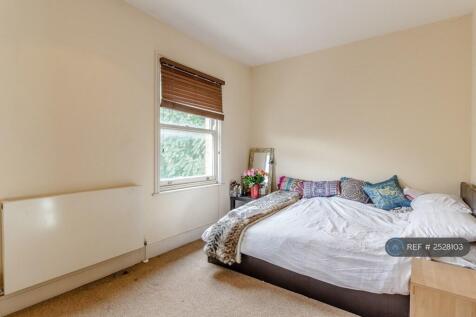 Bed 1-Large Double Bedroom Level 1