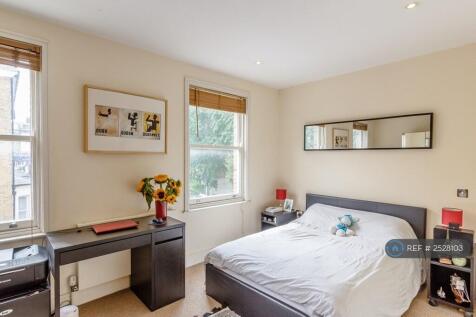 Bed 4-Large Double Bedroom Level 2