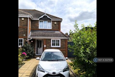 Front Of The House With Drive Way