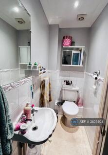 En-Suite Bathroom