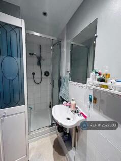 En-Suite Bathroom - Shower View