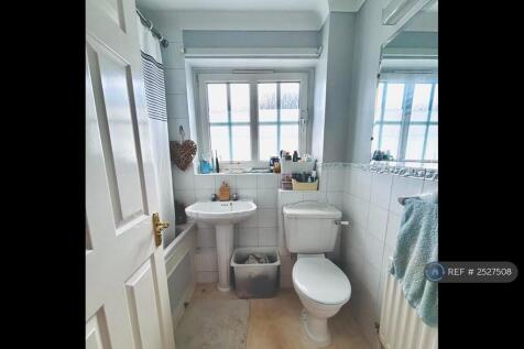 1st Floor Common Bathroom With Bathtub