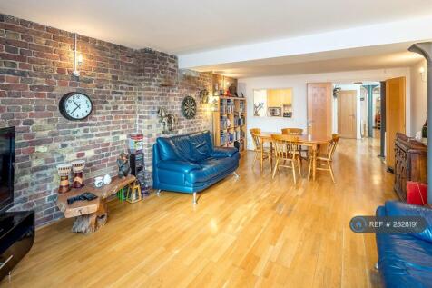 Living Room (2)