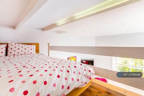 Mezzanine King Size Bed Area