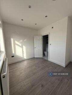 Bedroom 1 (Ensuite)