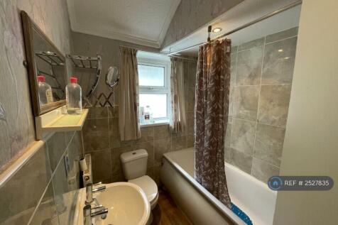 Room 5 Bathroom