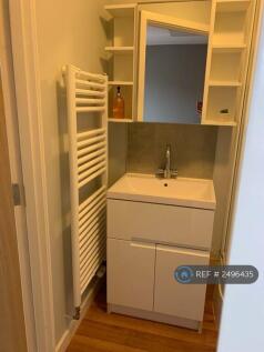 Ensuite / Smaller Bathroom With Shower