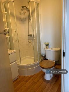 Ensuite / Smaller Bathroom With Shower