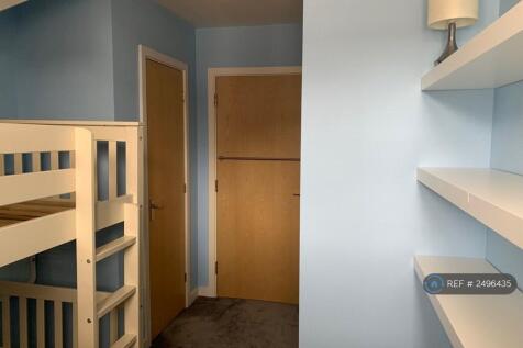 Smaller Bedroom (Bunk Beds Available)