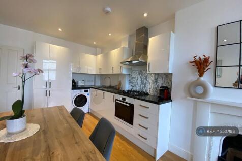 Kitchen / Living Space