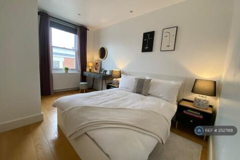 Master Bedroom With En Suite