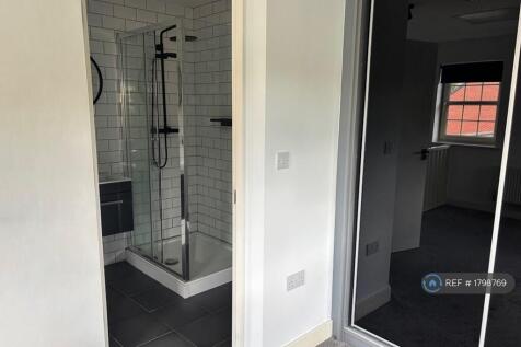 Master Bedroom Modern En-Suite 