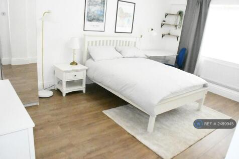 Large Double Bedroom 