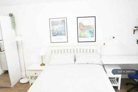 Large Double Bedroom 