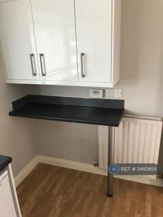 Large Bay Window, Laminate Floor, Gas Boiler