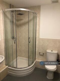 Studio 1 - Bathroom