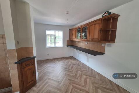 Dining Room Adjacent To Kitchen