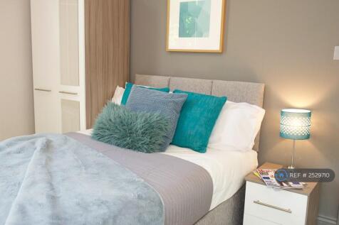 Large Double Room With Ensuite