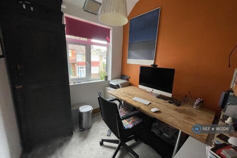 Bedroom 4 / Study 