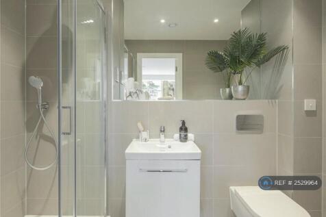 En-Suite (Bedroom 2)